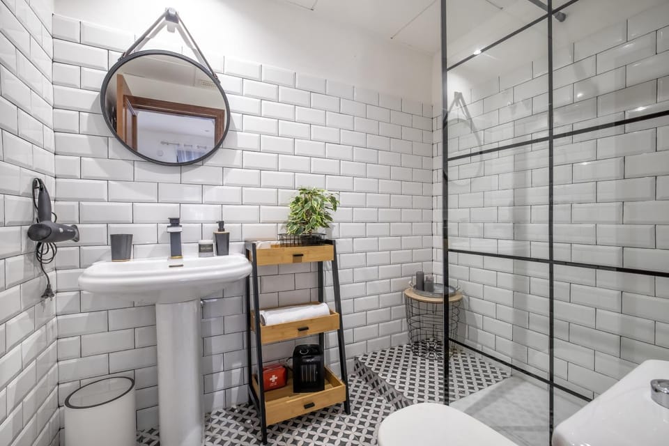 Shower, Toilet, Bathroom, towels