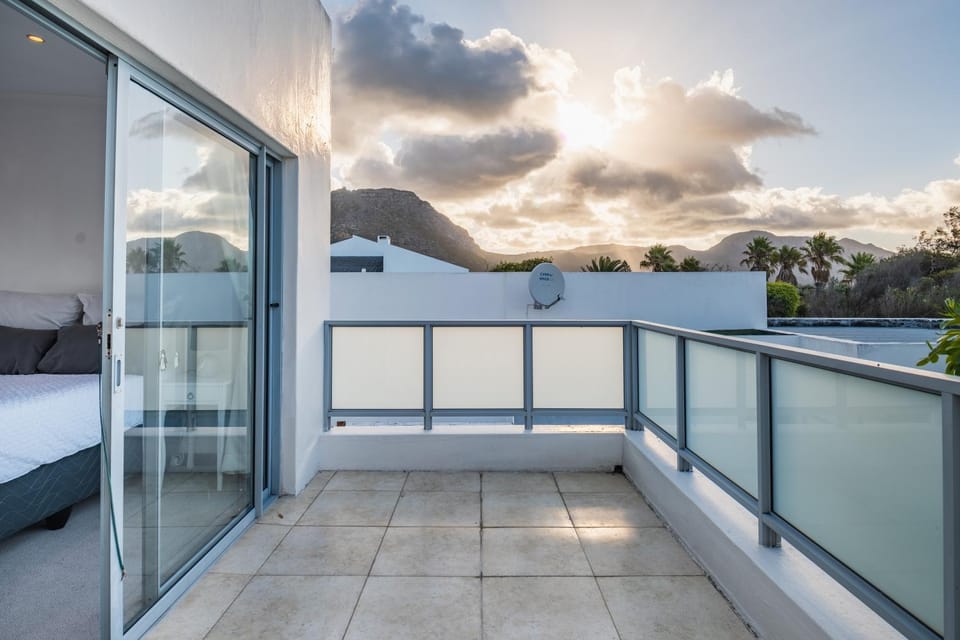 View (from property/room), Balcony/Terrace, Mountain view, Sunrise