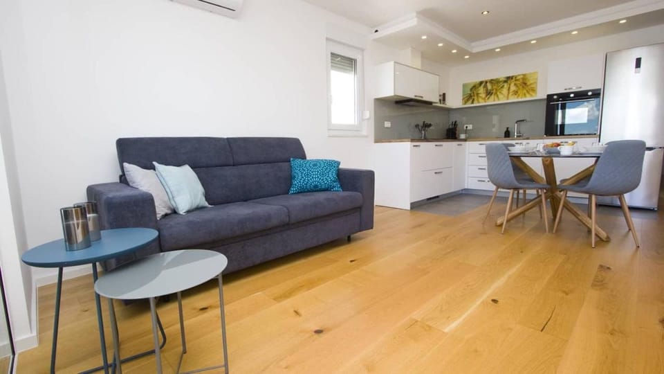 Kitchen or kitchenette, Living room, Seating area