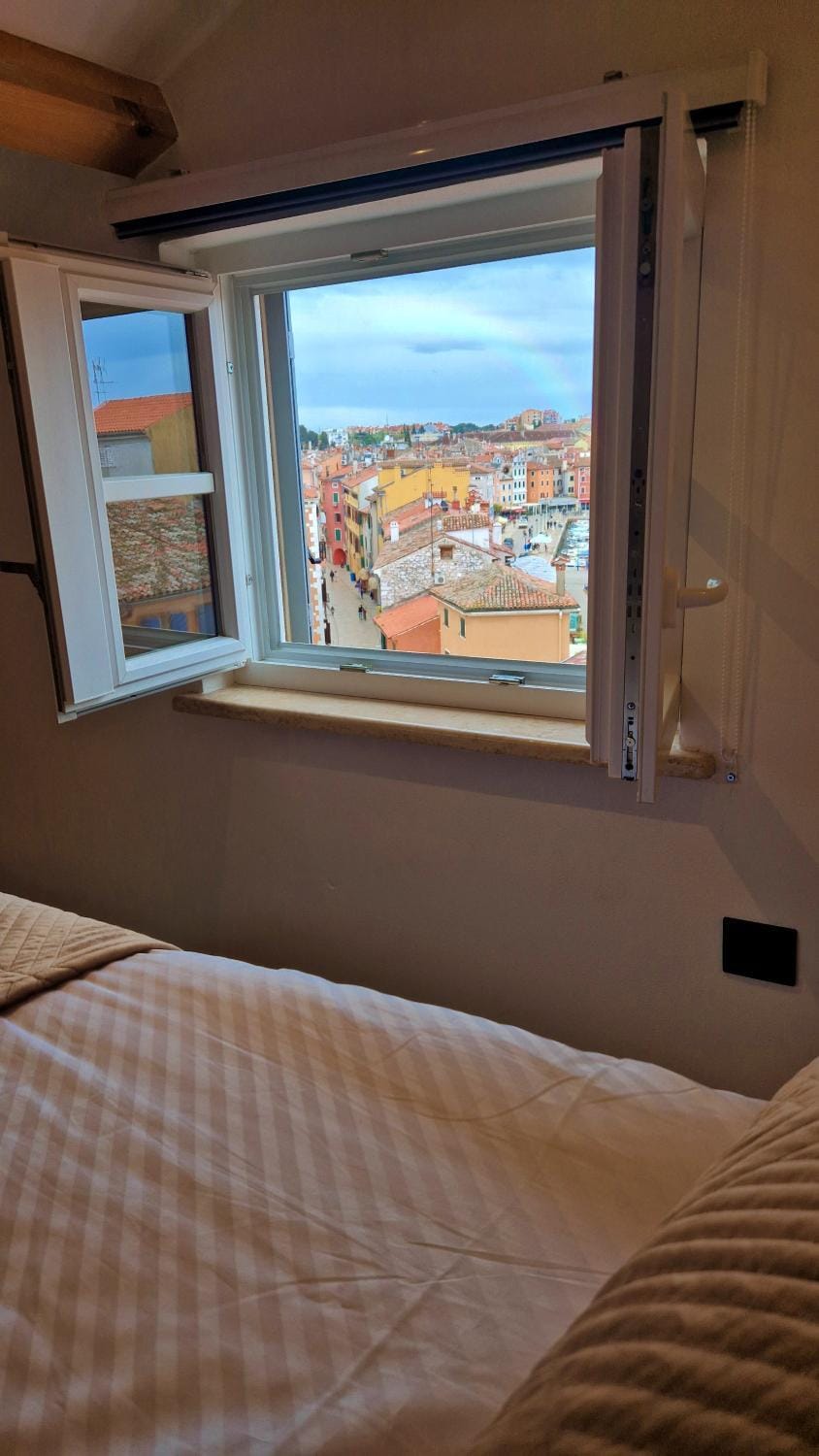 Bed, View (from property/room), View (from property/room), Photo of the whole room, Bedroom, City view, City view, Sea view, Sea view
