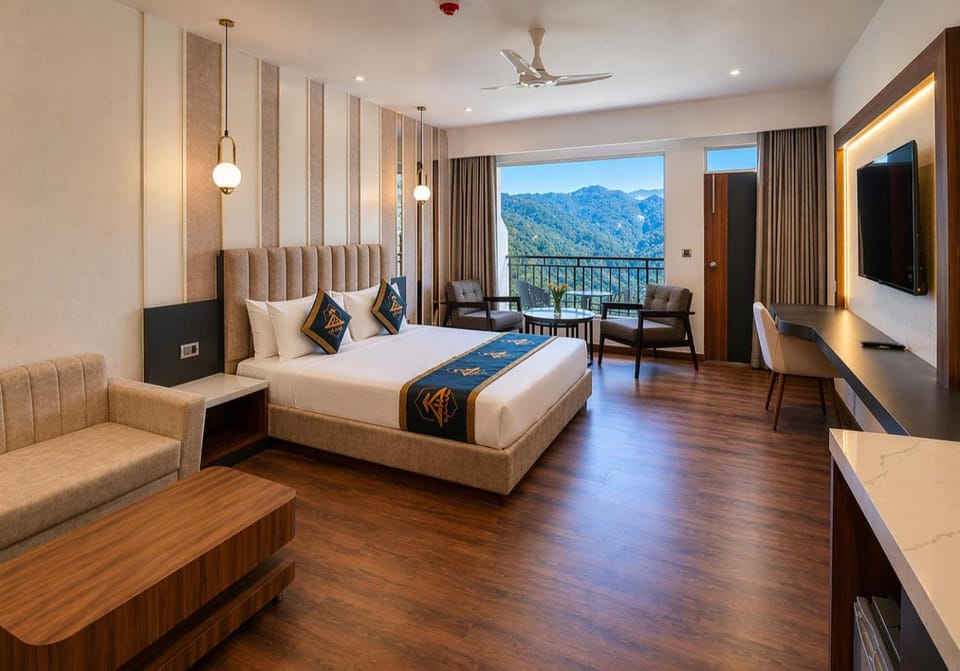 Bed, TV and multimedia, Photo of the whole room, Seating area, Mountain view