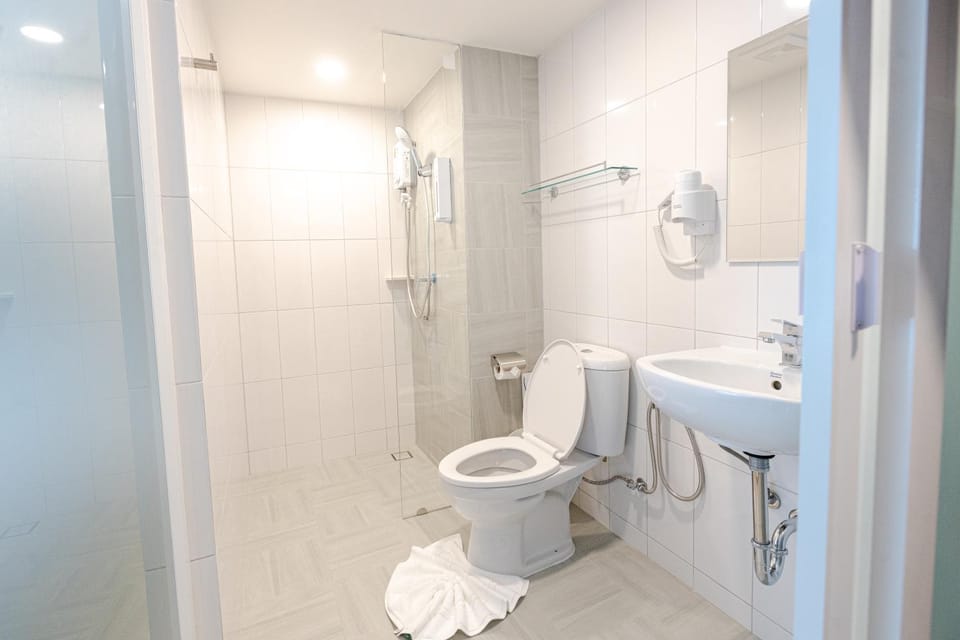 Shower, Toilet, Bathroom