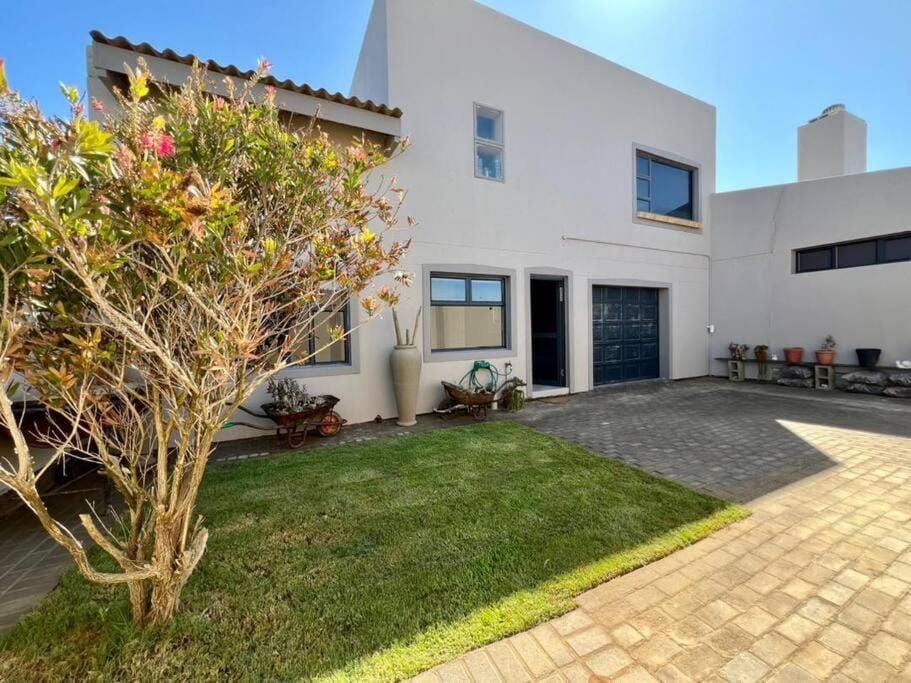 Property building, Garden, Garden view