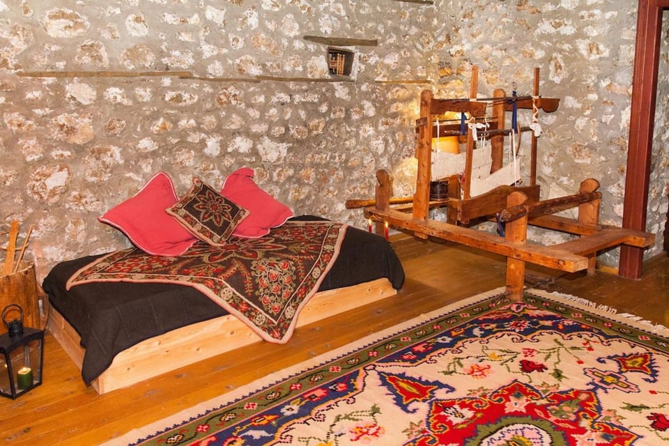 Bed, Seating area, Bedroom