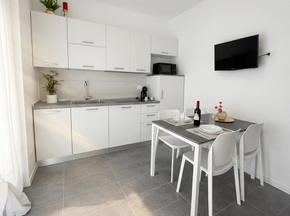 TV and multimedia, Kitchen or kitchenette, Dining area, stove