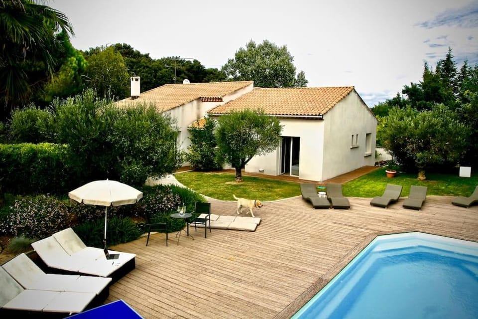 la villa d'Ariane-piscine-jaccuzi-15 mn Mer Villa in Occitanie