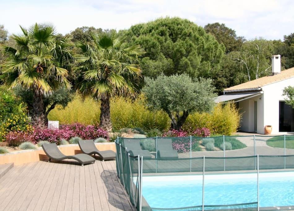 la villa d'Ariane-piscine-jaccuzi-15 mn Mer Villa in Occitanie