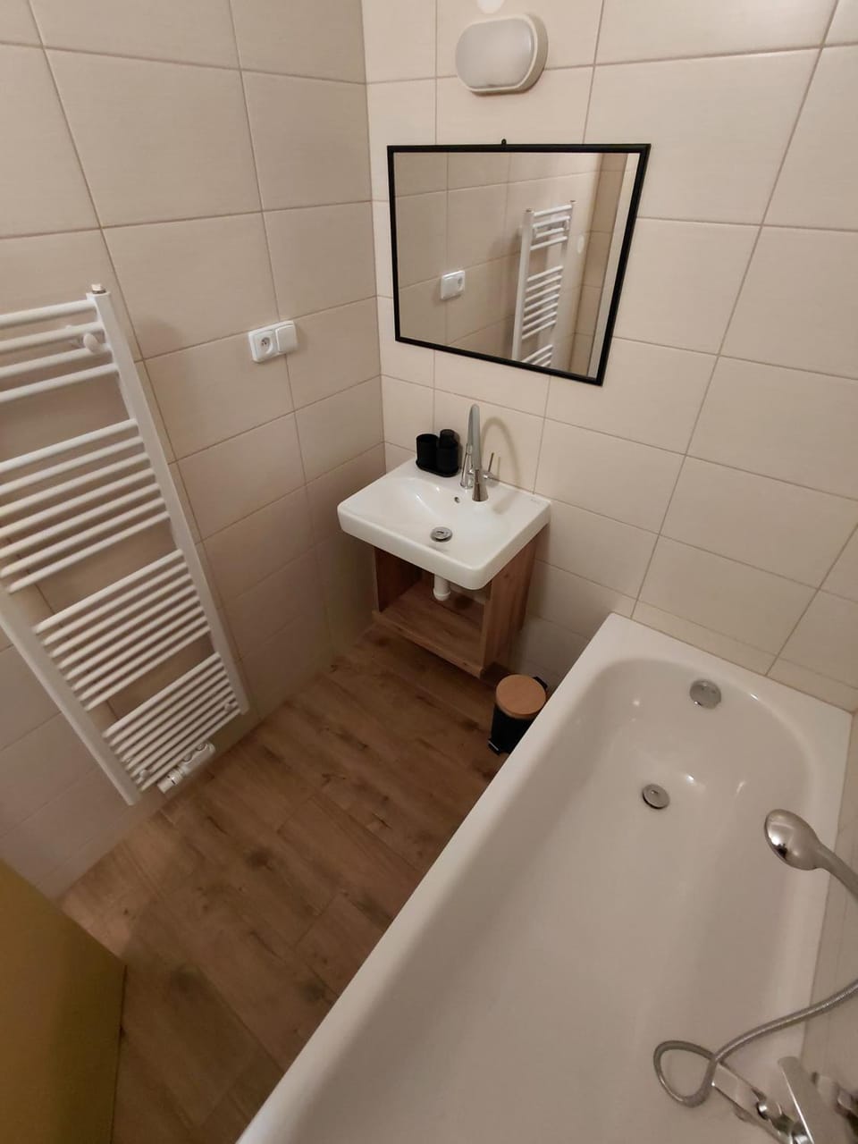 Bathroom, Bath, towels