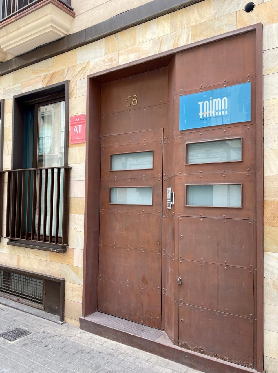 Facade/entrance