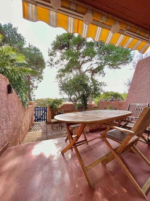 Patio, Dining area