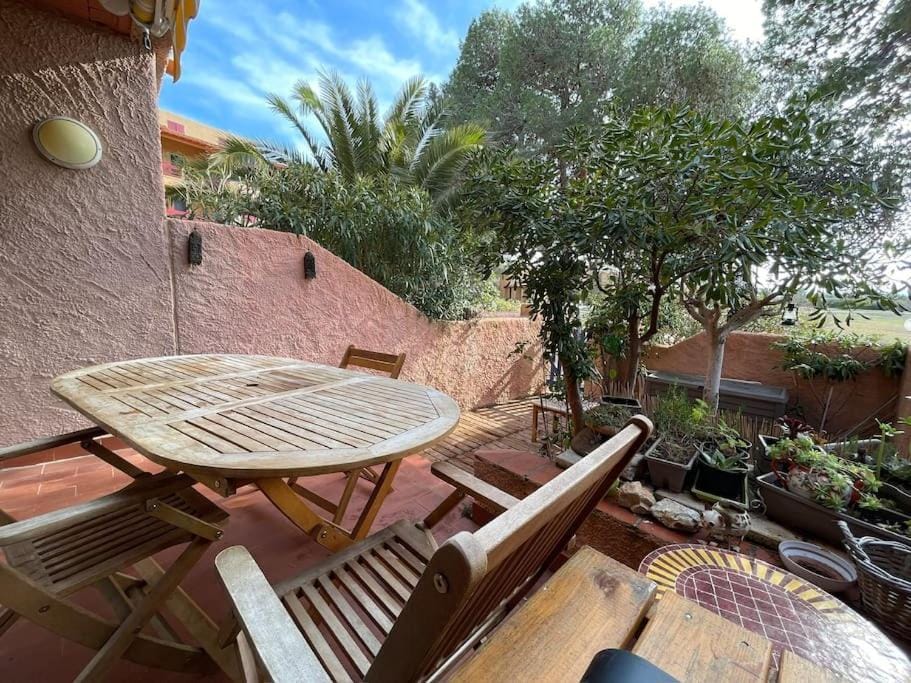 Patio, Garden, Dining area