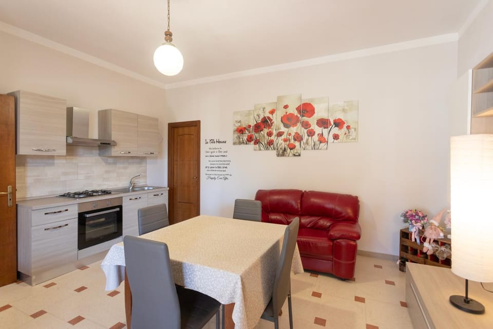 Kitchen or kitchenette, Dining area, pet friendly, stove