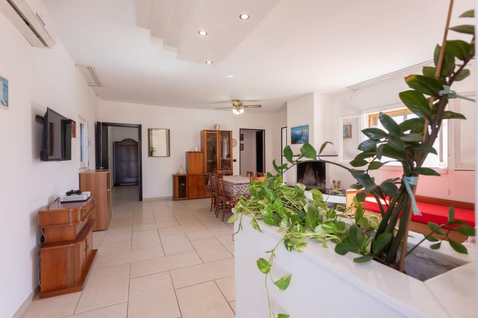Communal lounge/ TV room, TV and multimedia, air conditioner