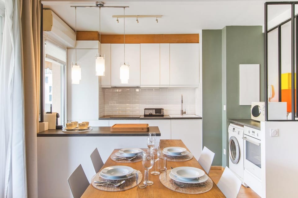 Dining area, kitchen