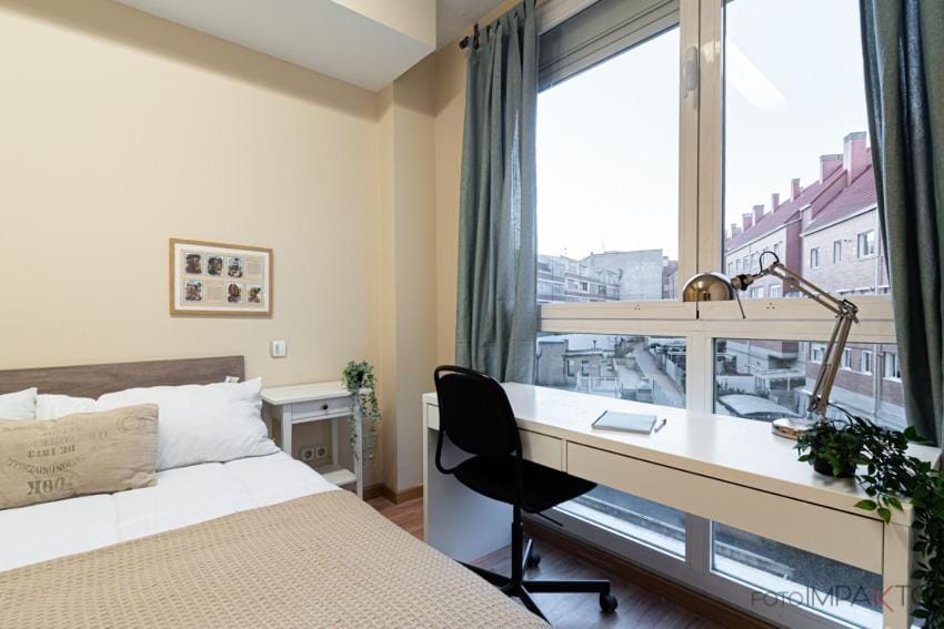 Bed, Seating area, Bedroom