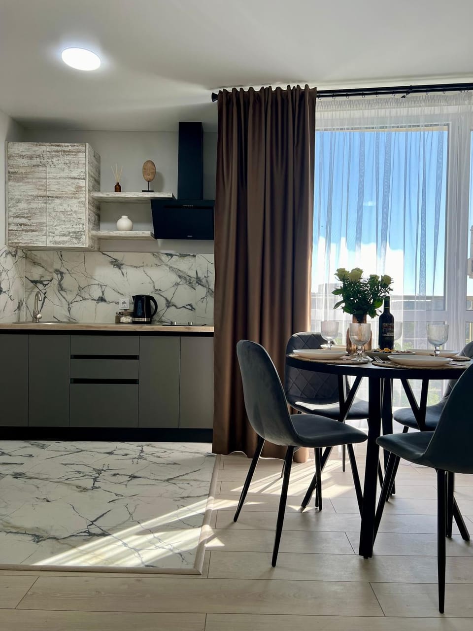 Kitchen or kitchenette, Seating area, Dining area