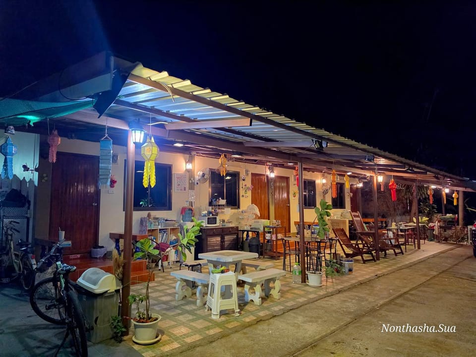 Property building, Restaurant/places to eat