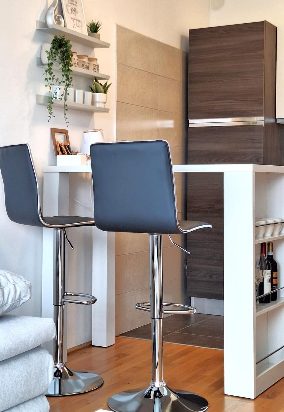 Dining area, kitchen