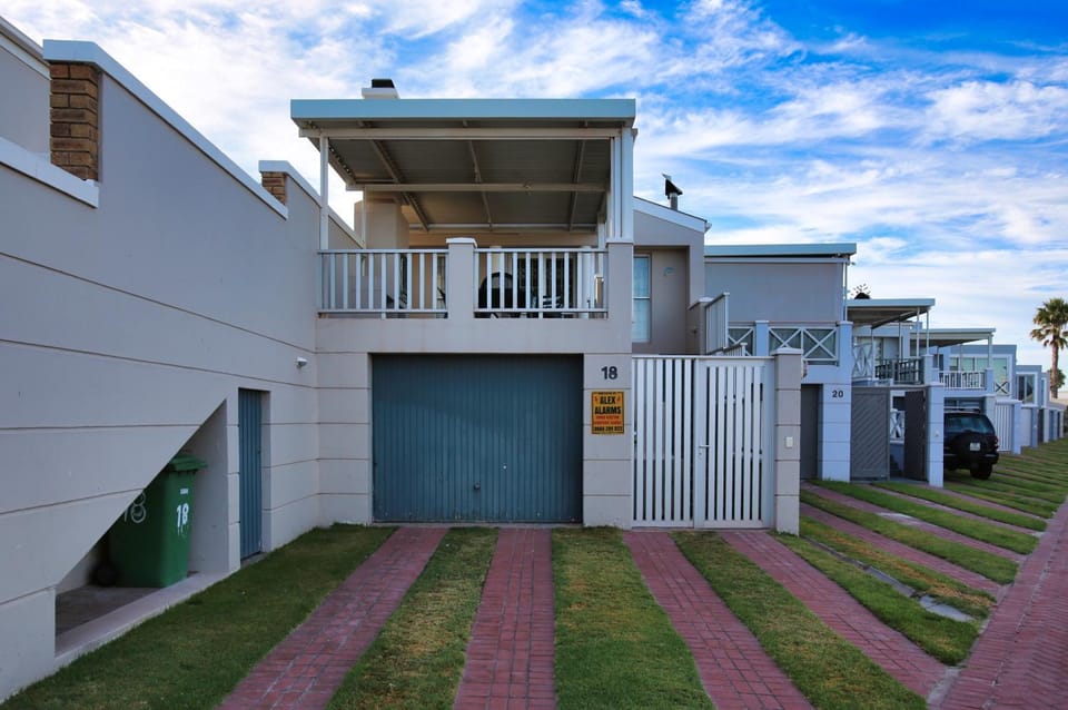 Property building, Day
