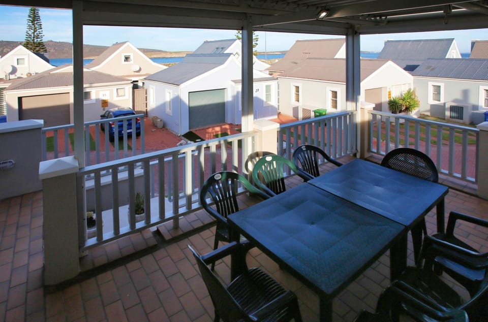 Property building, Day, View (from property/room), Balcony/Terrace