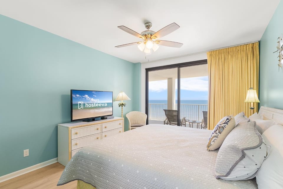 Bed, TV and multimedia, Photo of the whole room, Bedroom, Sea view