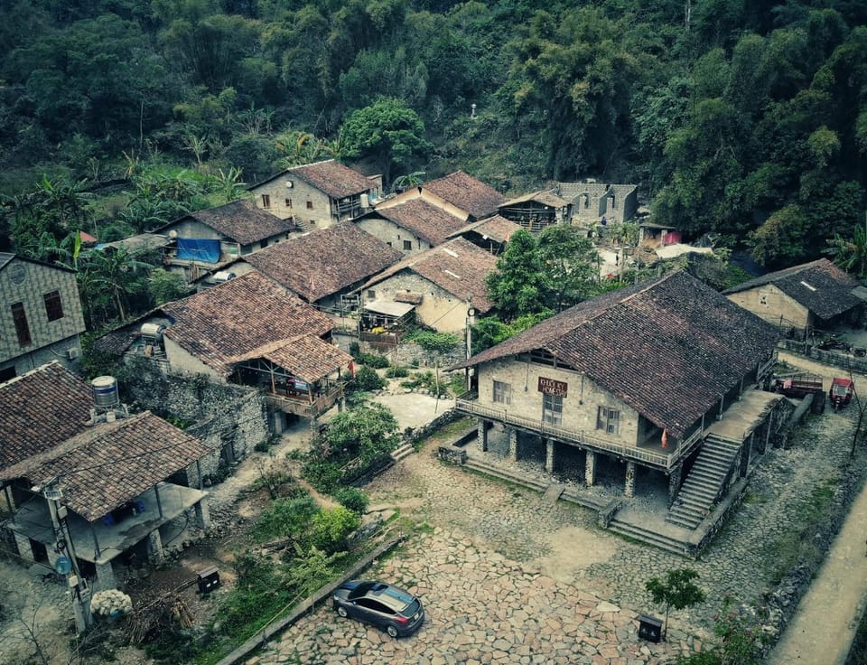 Nhà Cổ Bản Giốc Homestay - Làng đá Khuổi Ky Country House in Vietnam