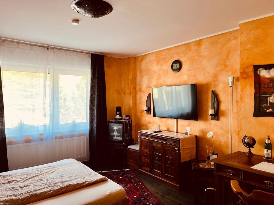 Coffee/tea facilities, Photo of the whole room, Bedroom