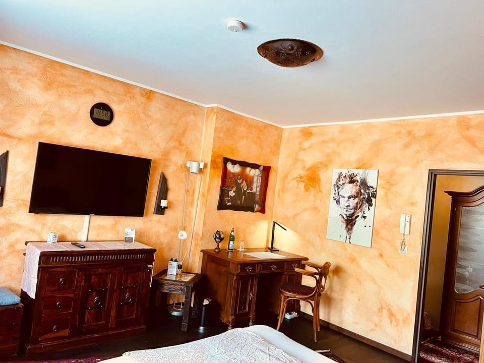 Photo of the whole room, locker