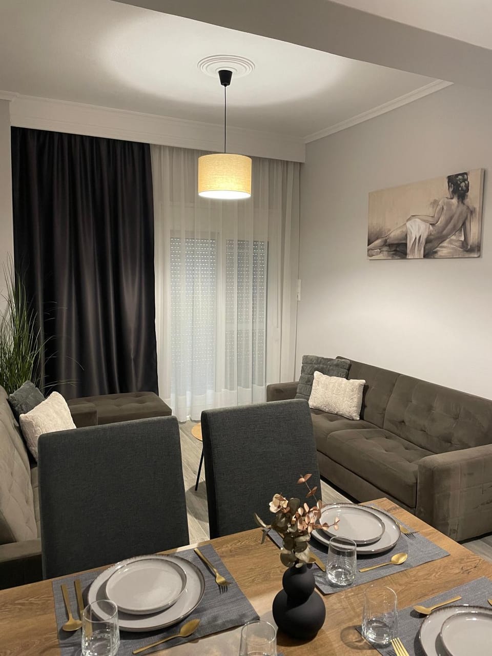 Seating area, Dining area