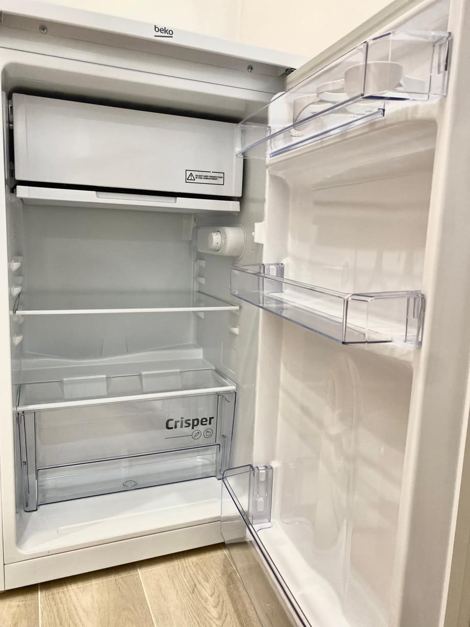 Kitchen or kitchenette, oven
