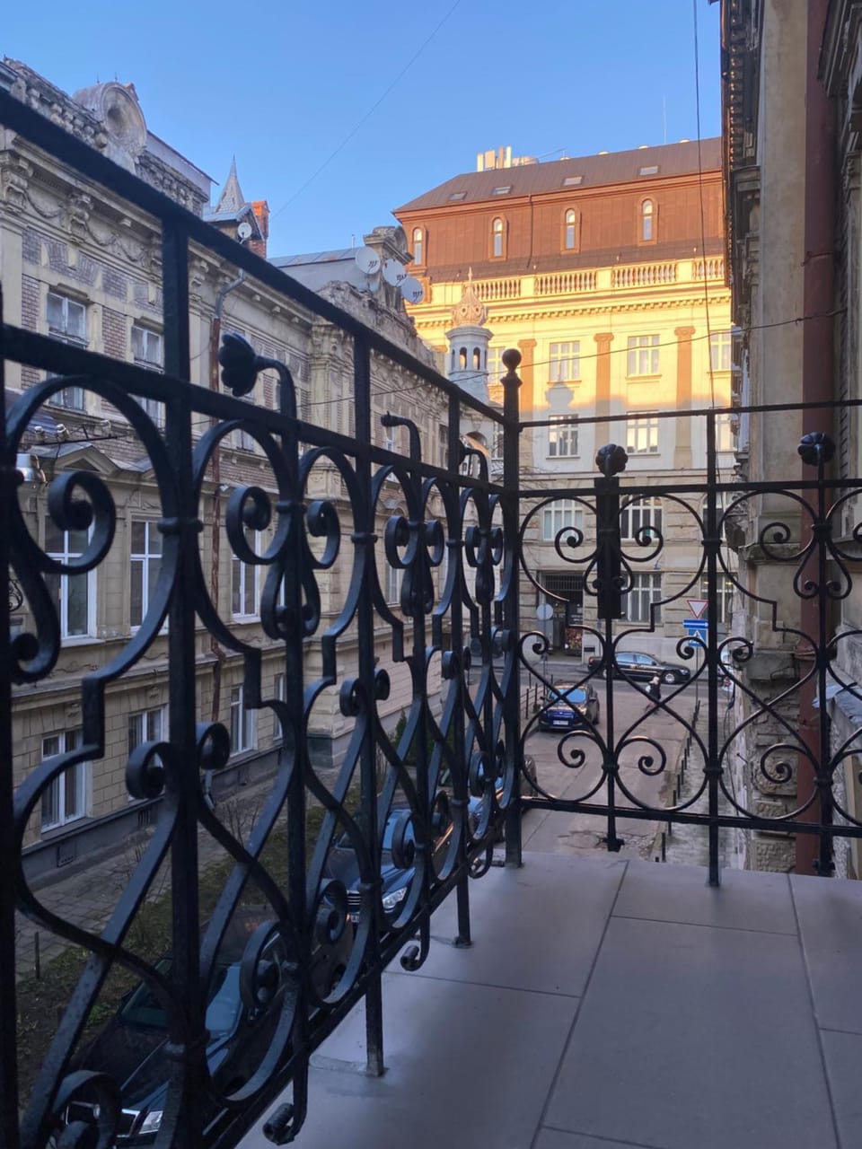 Property building, Facade/entrance, Day, View (from property/room), Balcony/Terrace