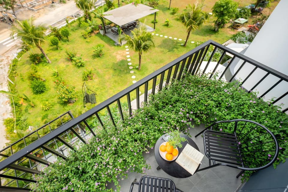 View (from property/room), Balcony/Terrace, Garden view