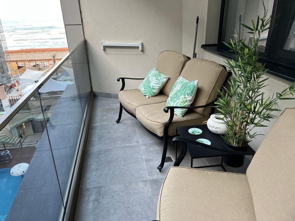 Apartament Black Sea- Endless Summer Mamaia Nord Apartment in Constanța County