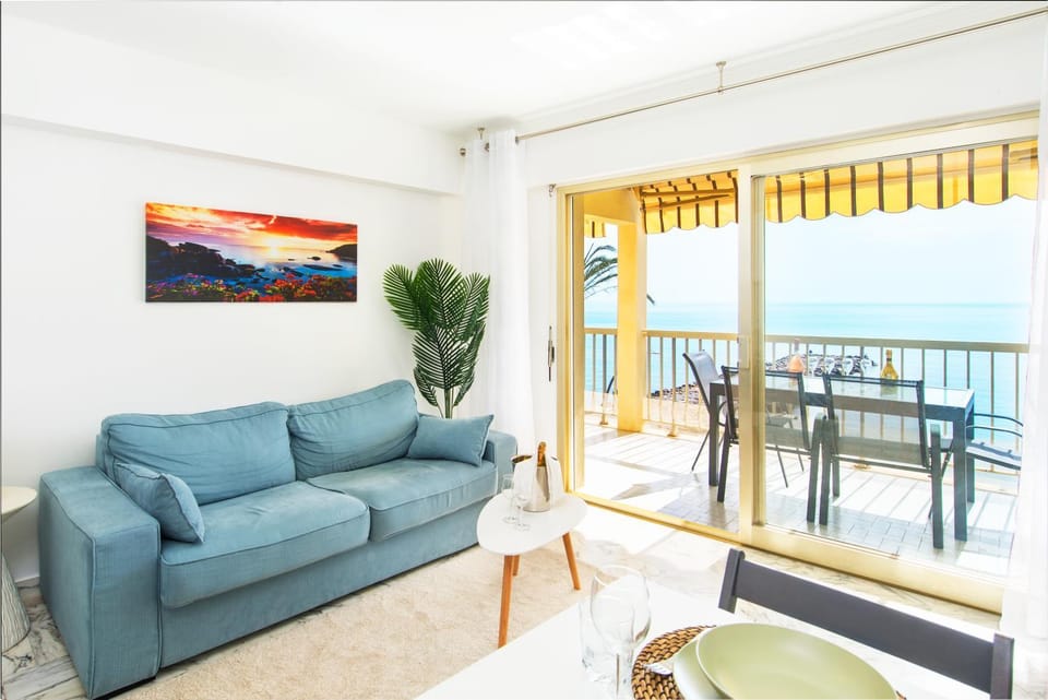 View (from property/room), Balcony/Terrace, Living room, Seating area, Dining area
