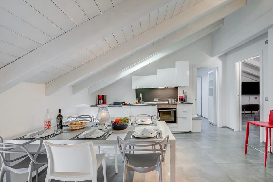 Dining area, kitchen