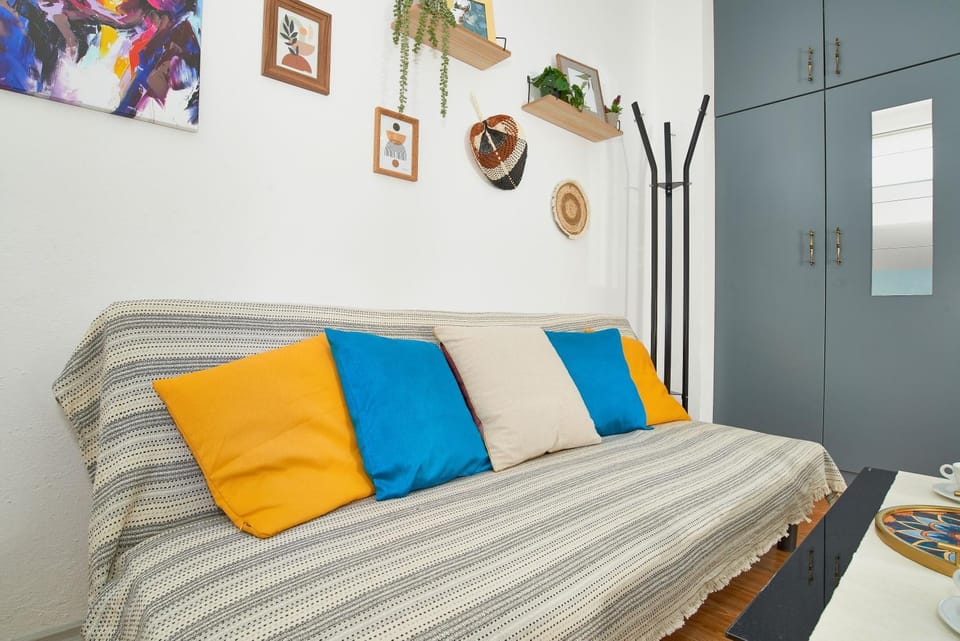 Living room, Decorative detail, Seating area