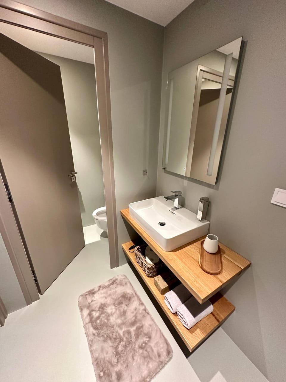 Bathroom, towels