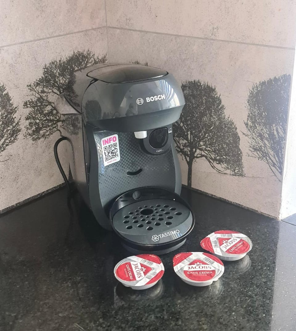 Coffee/tea facilities, Kitchen or kitchenette