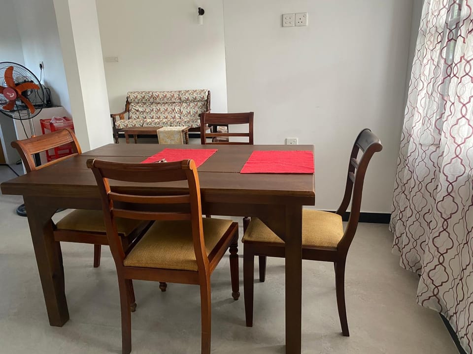 Seating area, Dining area