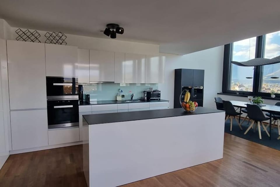 Kitchen or kitchenette, Dining area, dishwasher, minibar, pet friendly, stove