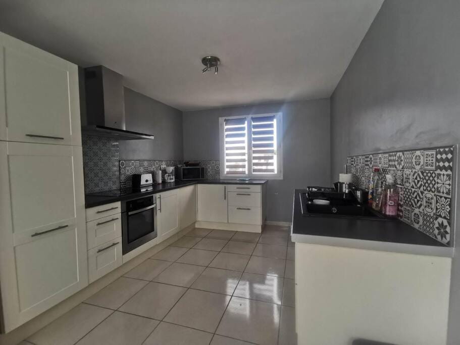 Coffee/tea facilities, dishwasher, oven, pet friendly, stove, toaster