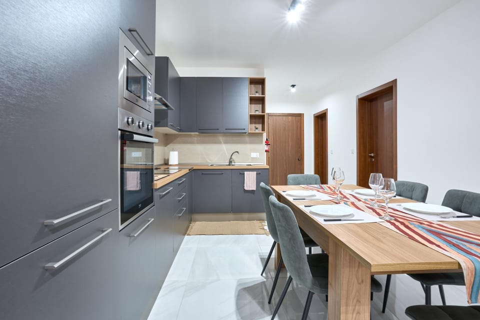 Di Vita's Maisonette Qawra by Homely Apartment in Saint Paul's Bay