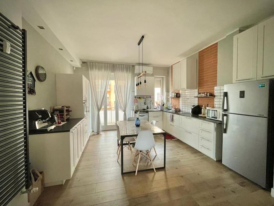 Kitchen or kitchenette, Dining area, minibar, pet friendly, stove