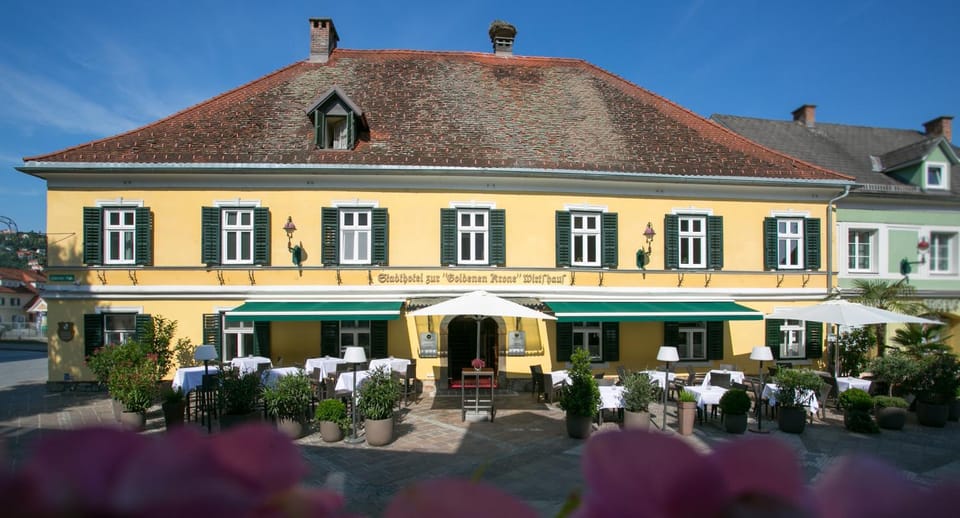 Restaurant/places to eat, Facade/entrance