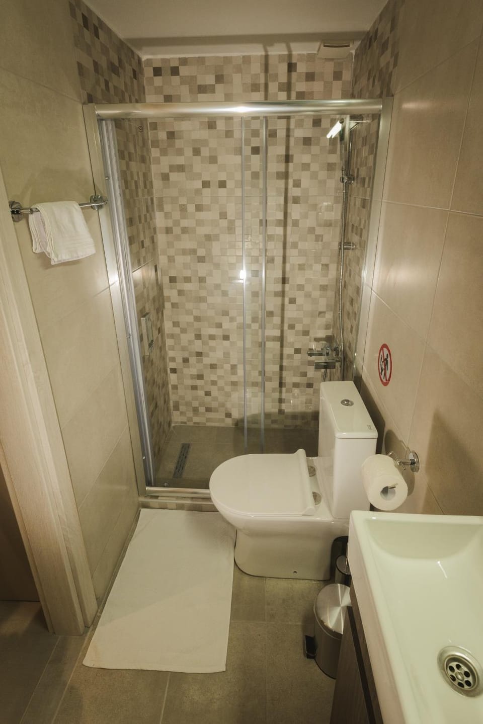 Toilet, Bathroom, towels