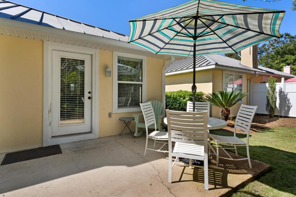 A Coastal Cottage House in Miramar Beach