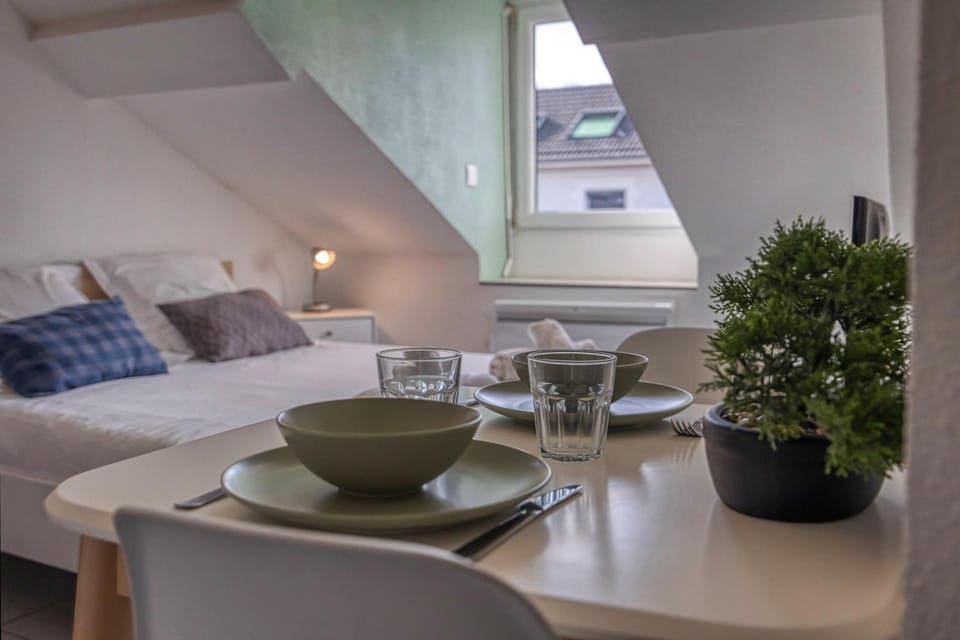 Bed, Living room, Photo of the whole room, Seating area, Dining area, Bedroom