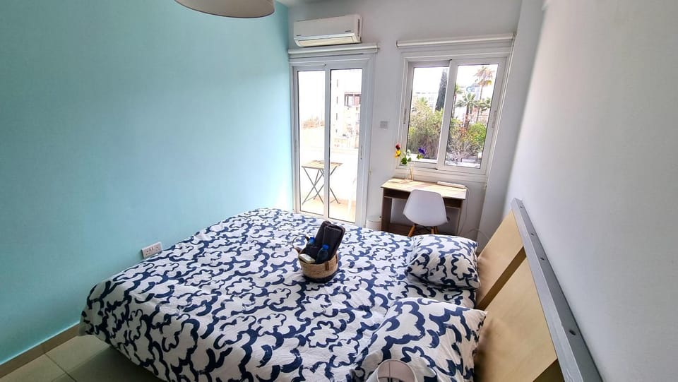 Bed, Photo of the whole room, Bedroom, air conditioner