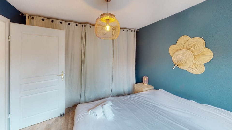 Bed, Photo of the whole room, Bedroom, wardrobe