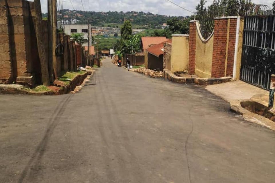 Kampala 5-Beds Sleeps 8 with Garden & Parking House in Kampala